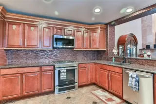 Photo #3: 2370327 Listing