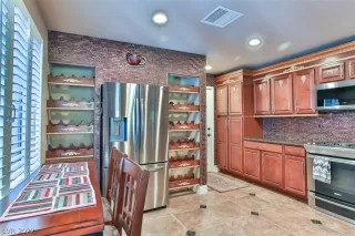 Photo #4: 2370327 Listing