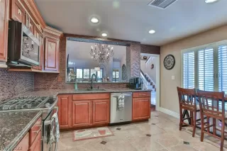 Photo #5: 2370327 Listing