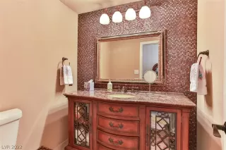 Photo #6: 2370327 Listing