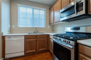 Photo #3: 2370342 Listing