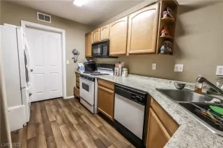 Photo #4: 2370363 Listing 