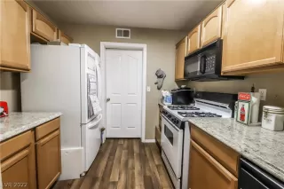 Photo #5: 2370363 Listing 