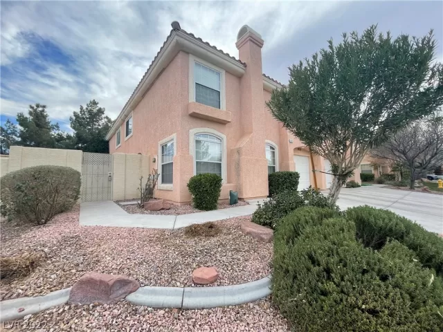 MLS: 2370367 Condo For Sale