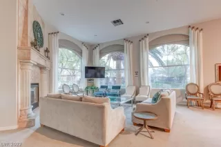 Photo #4: 2370368 Listing