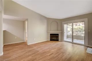 Photo #5: 2370428 Listing