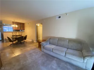 Photo #2: 2370451 Listing