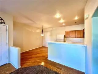 Photo #1: 2370456 Listing 