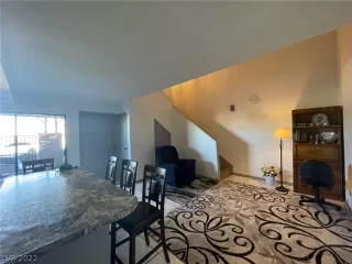 Photo #3: 2370475 Listing