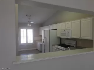 Photo #5: 2370492 Listing 