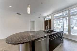 Photo #2: 2370493 Listing 