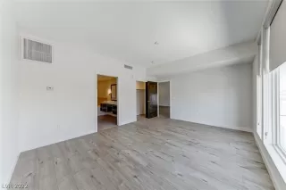 Photo #5: 2370493 Listing 