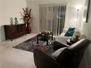 Photo #3: 2370541 Listing