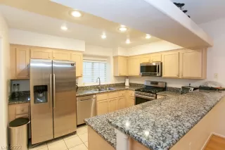 Photo #5: 2370553 Listing 