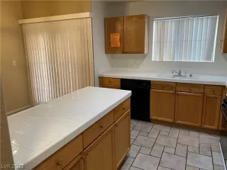 Photo #4: 2370566 Listing