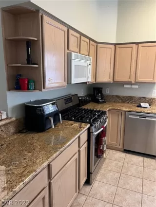 Photo #5: 2370613 Listing 