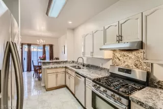 Photo #6: 2370627 Listing 