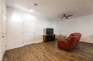 Photo #4: 2370642 Listing 