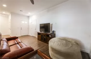 Photo #5: 2370642 Listing 