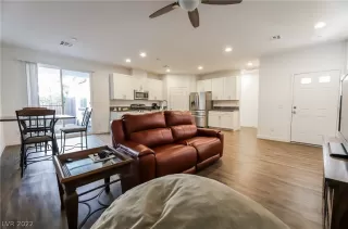 Photo #6: 2370642 Listing 