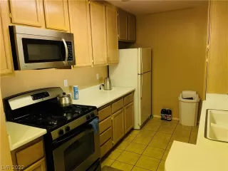 Photo #4: 2370648 Listing 