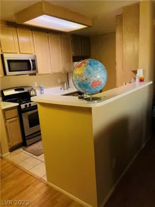 Photo #5: 2370648 Listing 