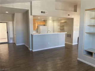 Photo #5: 2370664 Listing 