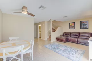 Photo #3: 2370694 Listing