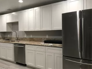 Photo #4: 2370697 Listing