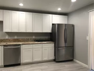 Photo #6: 2370697 Listing