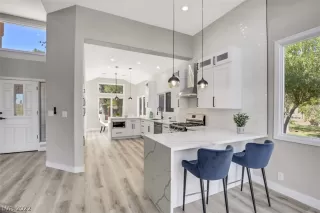 Photo #1: 2370712 Listing 