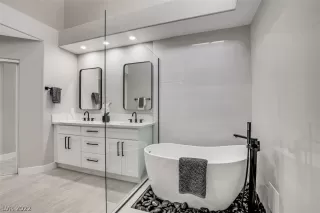 Photo #3: 2370712 Listing 