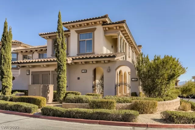 MLS: 2370728 Condo For Sale