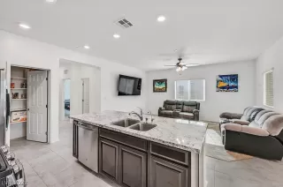 Photo #2: 2370766 Listing