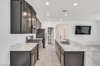 Photo #3: 2370766 Listing