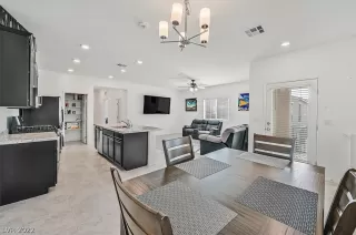 Photo #5: 2370766 Listing