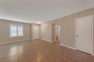 Photo #3: 2370811 Listing