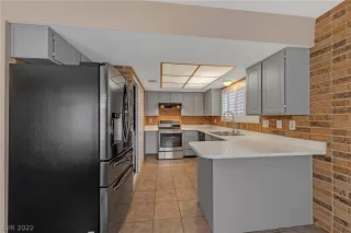 Photo #5: 2370811 Listing