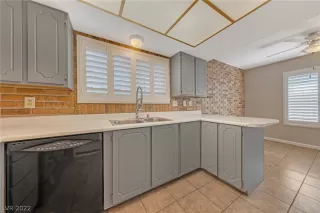 Photo #6: 2370811 Listing