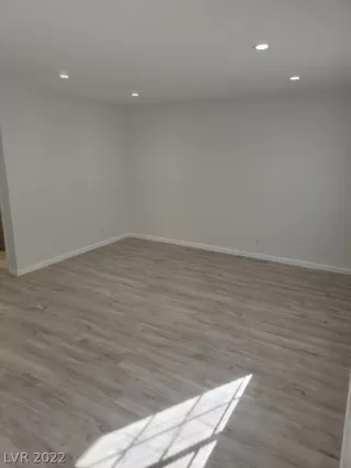 Photo #2: 2370870 Listing 