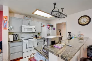 Photo #6: 2370884 Listing 