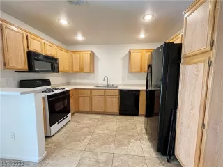 Photo #5: 2370900 Listing 