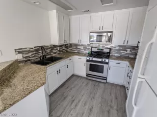 Photo #6: 2370911 Listing