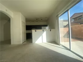 Photo #5: 2370921 Listing 