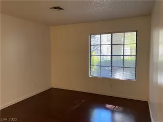 Photo #3: 2370938 Listing 