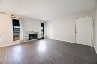 Photo #3: 2371003 Listing