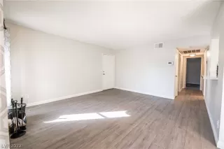 Photo #4: 2371003 Listing