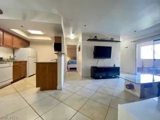 Photo #1: 2371007 Listing