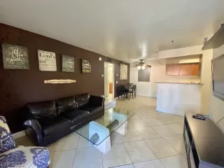 Photo #2: 2371007 Listing