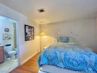 Photo #6: 2371007 Listing